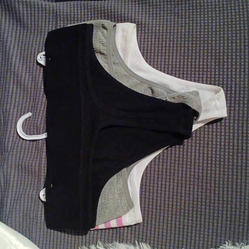 Seamless Thongs